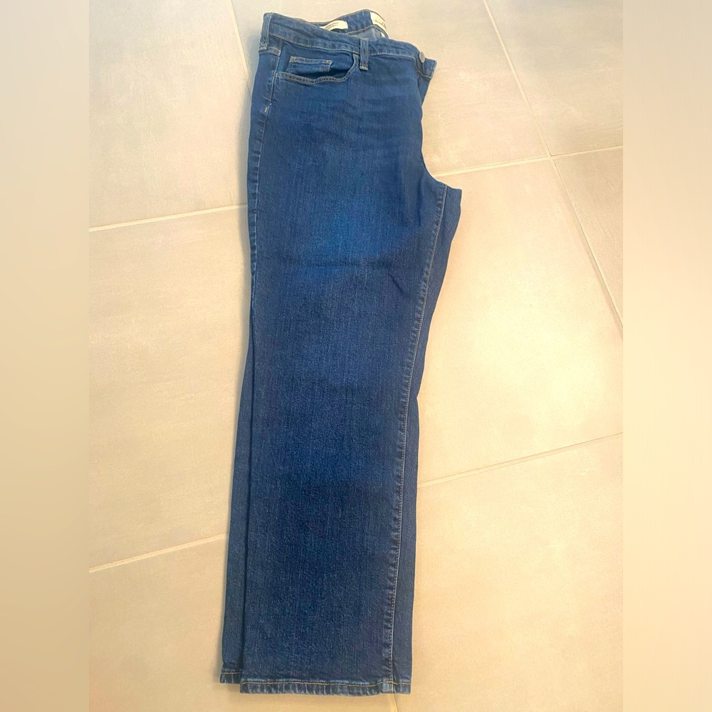 Size 16 high rise straight universal thread jeans.